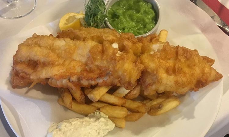 Loch-Ness-Lodge-Hotel-Pibroch-Bar-and-Restaurant-Fish-and-Chips